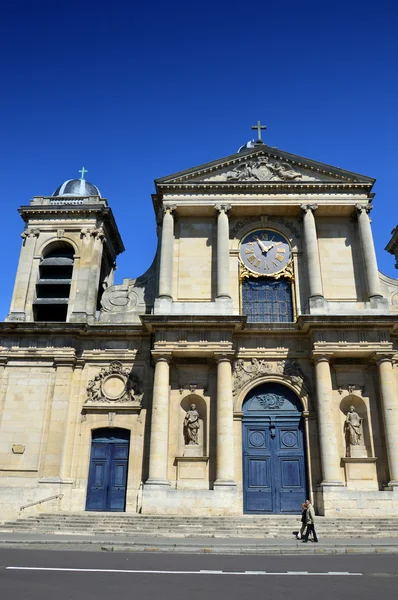 VERSAILLES, FRANCIA - 19 de abril de 2015: Iglesia de Nuestra Señora, Versalles, Francia — Foto de Stock