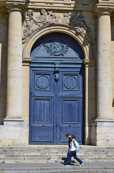 VERSAILLES, FRANCIA - 19 de abril de 2015: Iglesia de Nuestra Señora, Versalles, Francia — Foto de Stock