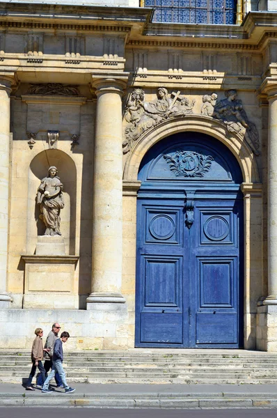 VERSAILLES, FRANCIA - 19 de abril de 2015: Iglesia de Nuestra Señora, Versalles, Francia — Foto de Stock