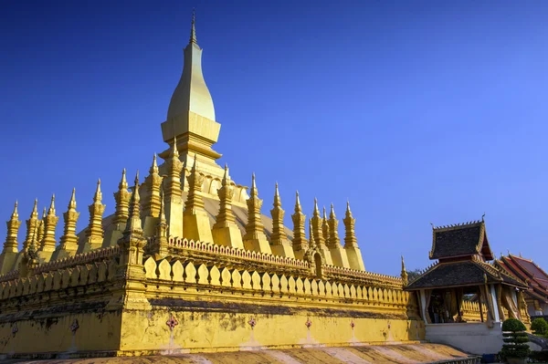 Que Luang Stupa, hito de Vientiane, Lao PDR — Foto de Stock