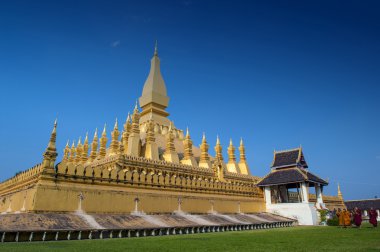 Vientiane, Laos - 19 Ocak 2012: Budist rahipler grubu wal