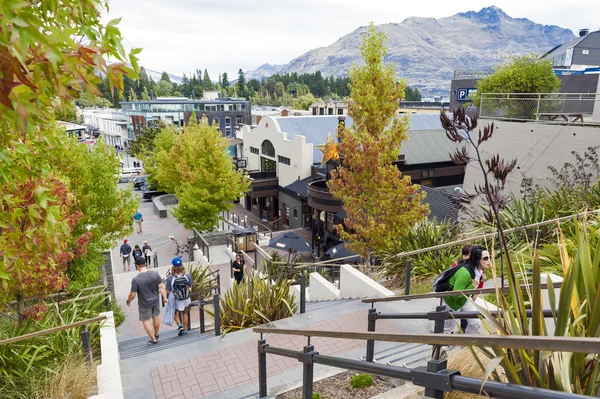 Queenstown, Új-Zéland - március 2016: utcai jelenetek és üzleti district of Queenstown, Új-Zéland déli szigetén — Stock Fotó