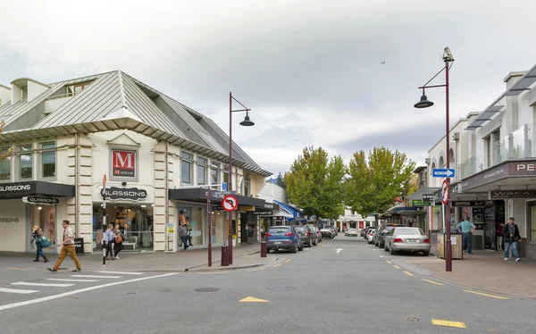 Queenstown, new zealand - märz 2016: straßenszenen und geschäftsviertel von queenstown, südinsel neuseelands — Stockfoto