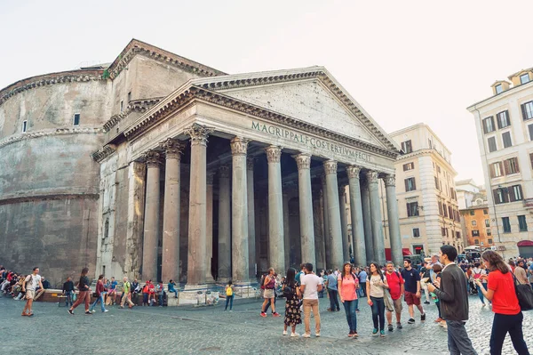 Řím Itálie Říjen 2019 Velký Zástup Turistů Kteří Navštíví Pantheon — Stock fotografie