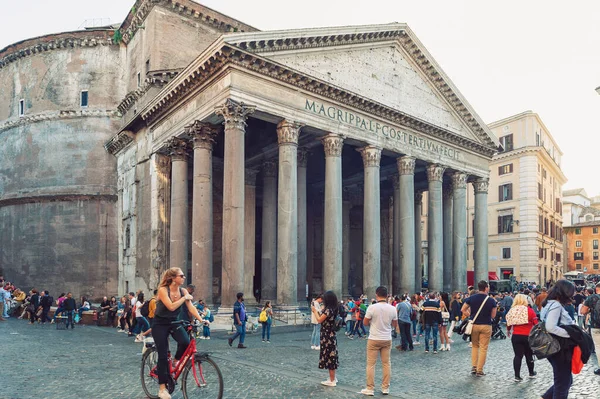 Rome Italië Oktober 2019 Een Grote Menigte Toeristen Bezoekt Het — Stockfoto