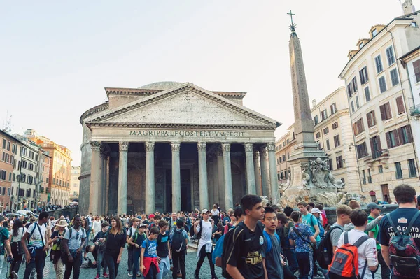 Řím Itálie Říjen 2019 Velký Zástup Turistů Kteří Navštíví Pantheon — Stock fotografie