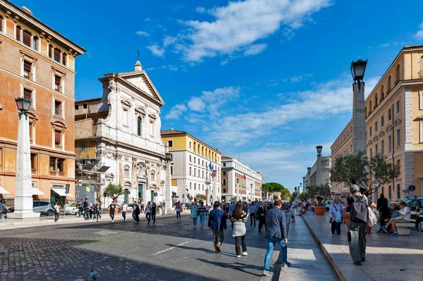 ローマ イタリア 2019年10月 ローマ市内を結ぶ歴史的通りの1つであるデッラ コンクリエーション 調停の道 を経由して イタリアのサン ピエトロ広場とバチカン市国の大聖堂へ — ストック写真