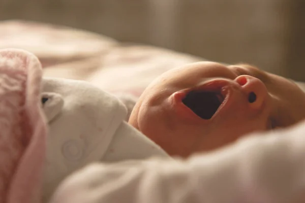 Baby Yawning Close Photo — Stock Photo, Image