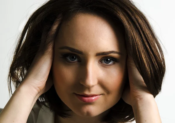 Genç ve güzel bir kızın portresi