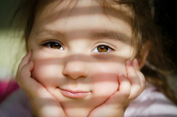 Girl with brown eyes — Stock Photo, Image