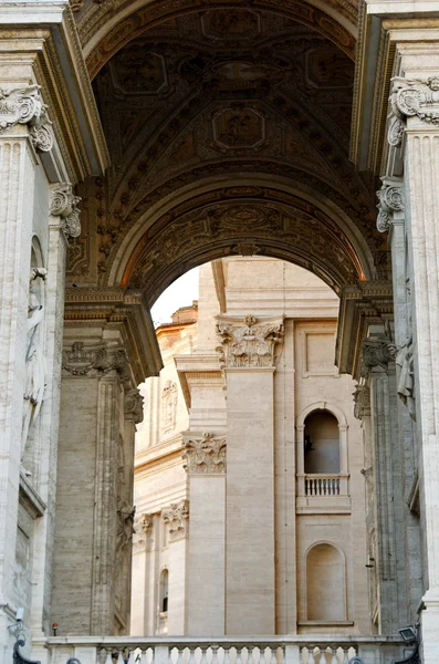 Boog van de basiliek van St. Peter Vaticaan — Stockfoto