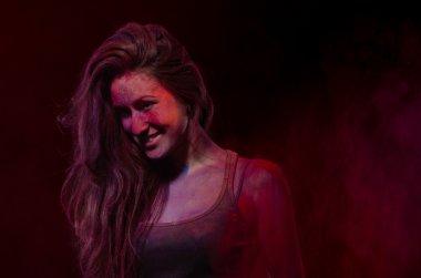 Bayan kırmızı boyalar