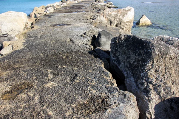 Rocks on the shore of the Mediterranean Sea — Stock Photo, Image