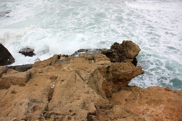 Rocce sulla riva del Mar Mediterraneo — Foto Stock