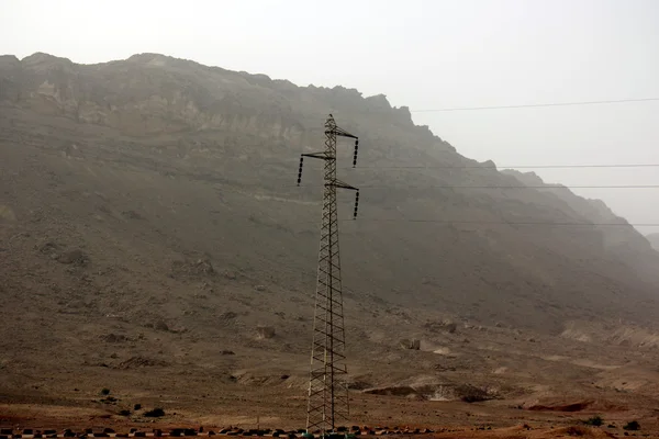 Poteau électrique et isolateurs — Photo