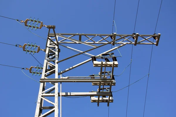 elektrik direği ve izolatörler