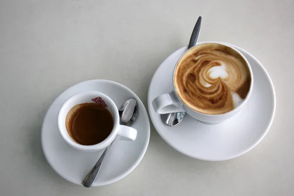 Чашка кави і капучино — стокове фото