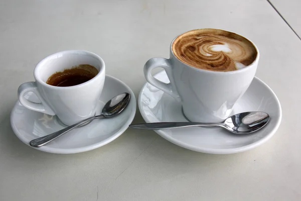 Una taza de café y capuchino —  Fotos de Stock