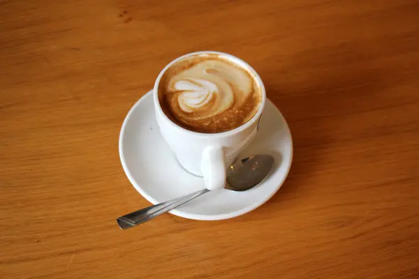 Uma xícara de café e cappuccino — Fotografia de Stock