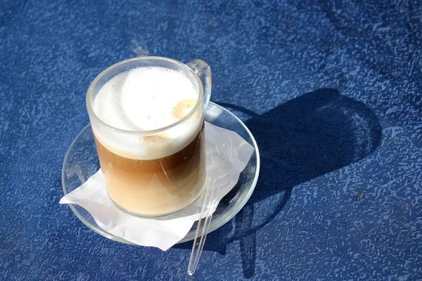 Uma xícara de café e cappuccino — Fotografia de Stock