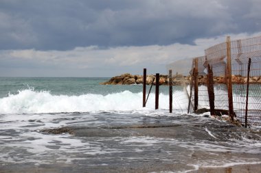 her zaman Sınırdaki telleri