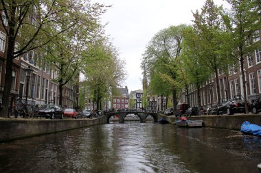 Köprü - lake Nehri dikilmiş bir yapı