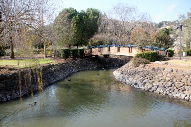 Köprü - lake Nehri dikilmiş bir yapı