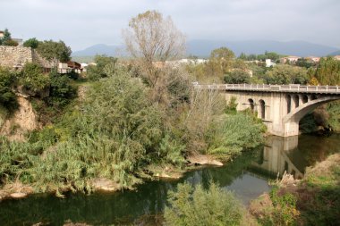 Köprü - lake Nehri dikilmiş bir yapı