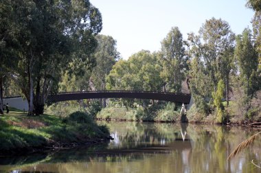 Köprü - lake Nehri dikilmiş bir yapı