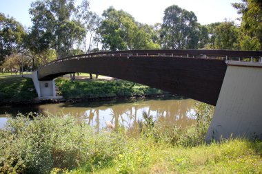 Köprü - lake Nehri dikilmiş bir yapı