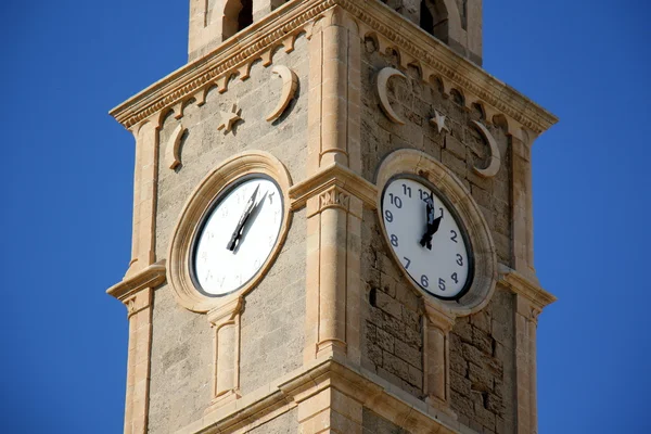 Uhr auf dem Turm — Stockfoto