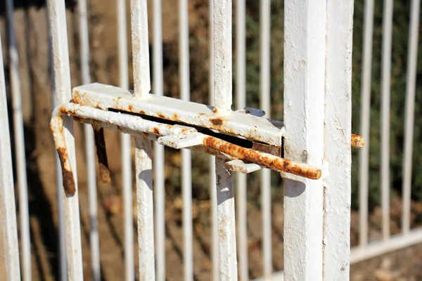 Gate - Passage in de muur of een hek — Stockfoto