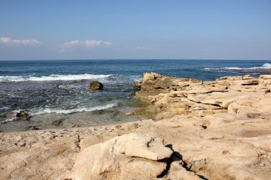 Deniz kıyısındaki taşlar