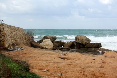 Deniz kıyısındaki taşlar