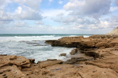 Deniz kıyısındaki taşlar