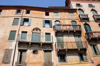 Pencere - bir yapının mimari detay