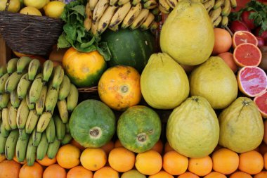 Meyveler ve meyveler