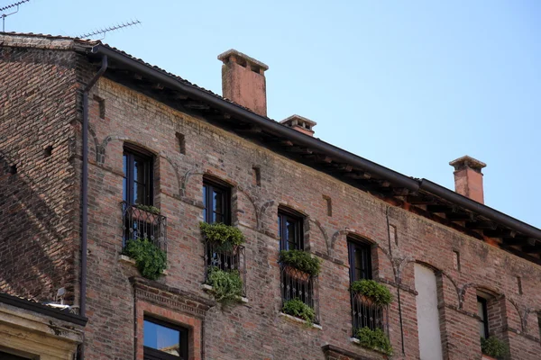 Janela - Detalhe arquitetônico de um edifício — Fotografia de Stock