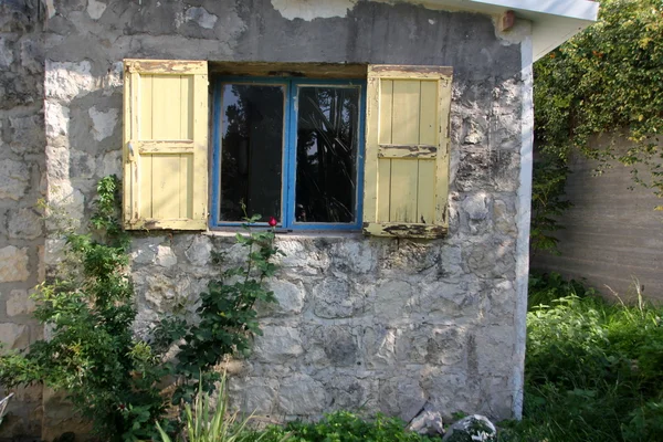 Fenster - architektonisches Detail eines Gebäudes — Stockfoto