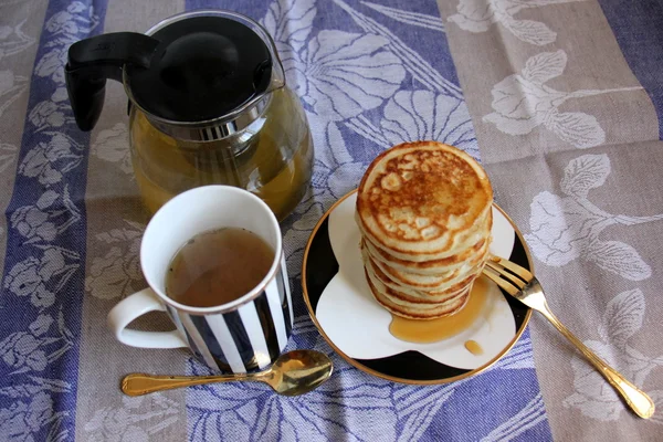 Pancakes with honey — Stock Photo, Image