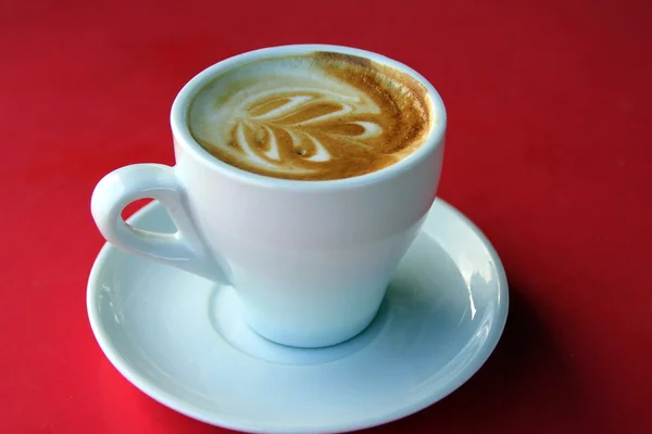 Em uma xícara de café quente — Fotografia de Stock