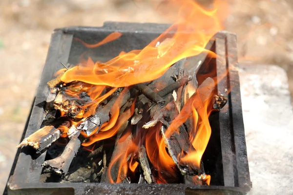 Ogień w Kociołek, palenie — Zdjęcie stockowe