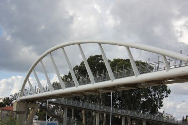 Köprü - yapay bir yapı