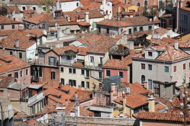 Venedik çatıları ve sokakları