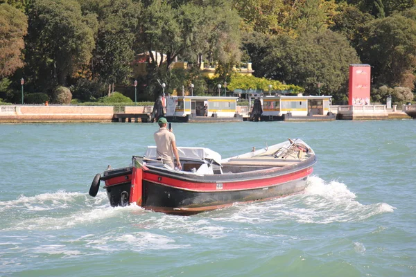 su üzerinde ulaşım