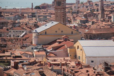 Venedik çatıları ve sokakları