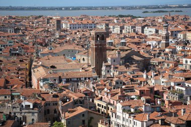 Venedik çatıları ve sokakları