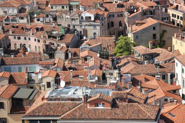 Venedik çatıları ve sokakları