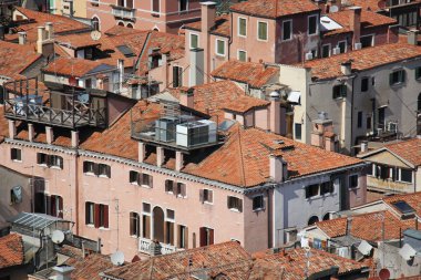 Venedik çatıları ve sokakları