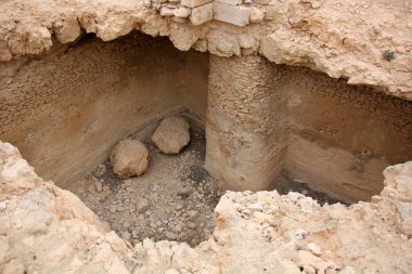 taşlar her yerdeler